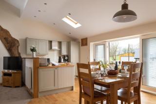 CRUCK BARN - Beautiful Renovated Barn within the Countryside - 6