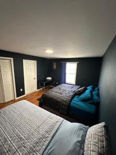 Fidelia Amethyst Room, King Bed and Twin Bed with Private Bathroom Minutes From Newark Liberty International Airport and Newark Penn Station - Irvington - 4