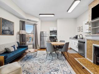 Carriage Manor - Sun Soaked 1BR - Close to CCF - 6