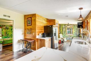 Wildlife Sanctuary On-Site Modern Webster Home! - Webster - 3