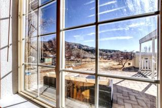 Sandstone Villa - wifi, BBQ, patios - 3