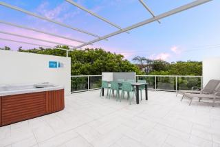 Belle Escapes 3 Bedroom Villa with private rooftop spa - Coolum Beach - 5