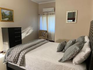 Aventurine Modern Apt - Kingston - 1