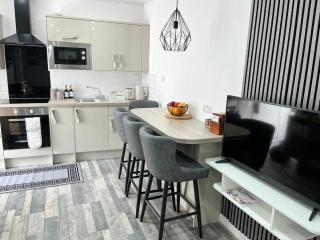 39 Wells Street Apartment - 3