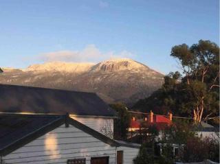 Tranquil Garden Cottage - South Hobart - Hobart - 5
