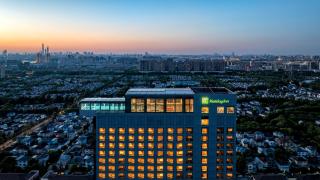 Holiday Inn Shanghai Pudong Kangqiao by IHG - Free shuttle bus to Disney land, Ins Swimming Pool - Shanghai - 0