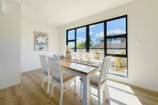 Modern Design Brand New House in Forrest Hill - Auckland - 7