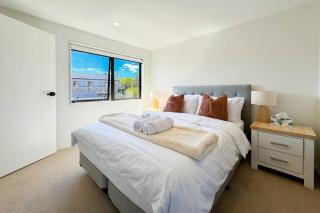 Modern Design Brand New House in Forrest Hill - Auckland - 1