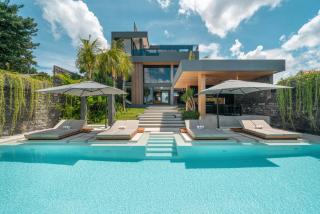 Beyond The Palms - Impressive Brand New 4BR Canggu Villa with Jacuzzi - Canggu - 0