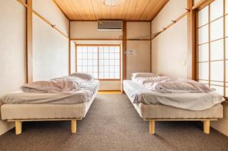 Max 28 ppl, 24 beds, 2 futons, BBQ & Darts & Karaoke, 2 parking - 3