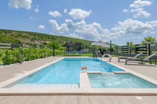 Villa Iva - - 4