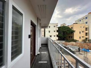 Cozy Room 1Bhk with Lift 402 - 5