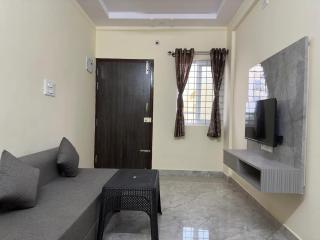 Cozy Room 1Bhk with Lift 402 - 2