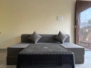Cozy Room 1Bhk with Lift 502 - 9