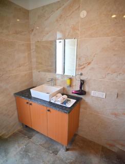 Hotel Lake View - Near Sukhna Lake - 5