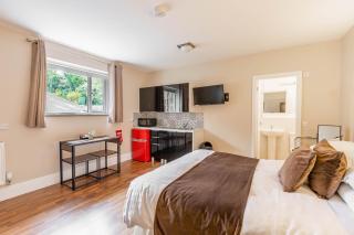 Roger Ground Guest House - with Onsite Car Parking - Windermere - 3