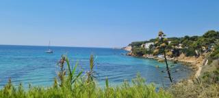 T3, 65 m2, La Seyne sur Mer,300m du port, Terrasse et petite cour, 2 chambres et salon - La Seyne-sur-Mer - 2