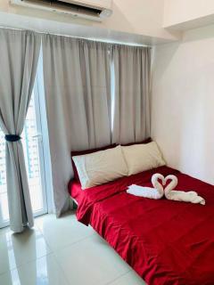 Affordable Home with Balcony near Boni MRT - Manila - 7