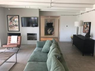 Villa Annika - Beautiful Villa with Large Pool and Spa - Palm Springs - 3