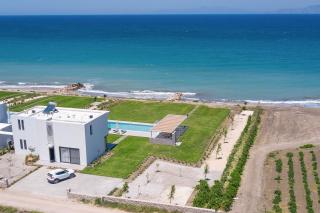 Miguel Luxury Beach Front Villa - 3