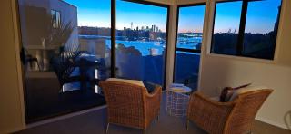 2 Bedroom home, City and Sea Views - Auckland - 0