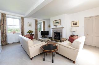 Charming Georgian Coach House - 9