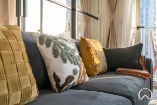 Oraya - Stylish 2BR in Socio Tower 2 With Pool View - Dubai - 2