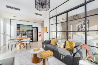 Oraya - Stylish 2BR in Socio Tower 2 With Pool View - Dubai - 1