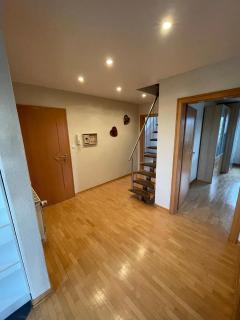 Großzügige Ferienwohnung für bis zu 4 Personen mit Balkon - - 2