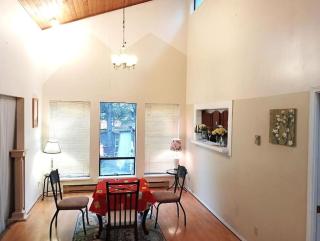Cozy Budget Room near Downtown Surrey - Surrey - 1