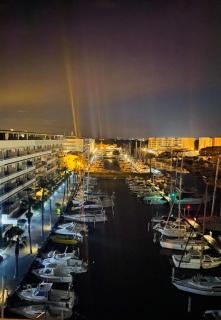 Appart Serenity, Canal, Amarre, Piscine et Jacuzzi - Roses - 9
