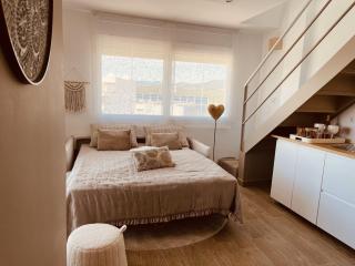 Appart Serenity, Canal, Amarre, Piscine et Jacuzzi - Roses - 7