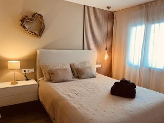 Appart Serenity, Canal, Amarre, Piscine et Jacuzzi - Roses - 3