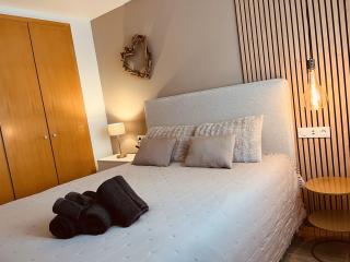 Appart Serenity, Canal, Amarre, Piscine et Jacuzzi - Roses - 1