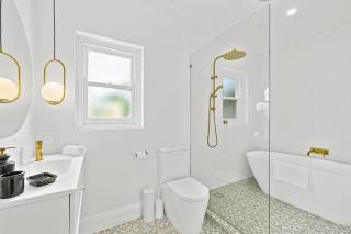 1930's Character Cottage - Beautifully Restored - 5