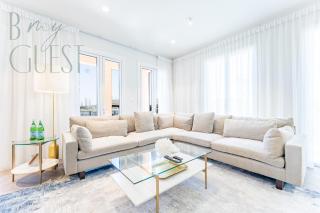 Luxurious Waterfront Villa Sea & Burj Khalifa View - 9