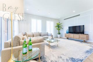 Luxurious Waterfront Villa Sea & Burj Khalifa View - 0