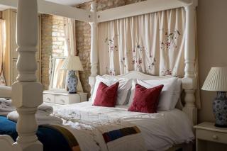 Stanton House, 6 bedroom, 5 bath - Cheltenham - 3