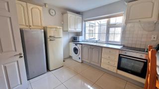 4 Bedroom Townhouse - Galway - 6