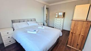 4 Bedroom Townhouse - Galway - 3