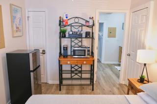 Cozy Studio - Walk to the Beach! - 6