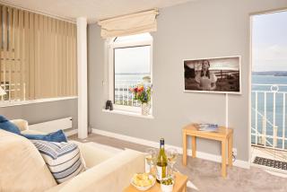Bayfort Sea Studio - Comfortable Couples Retreat with Stunning Coastal Views - 8