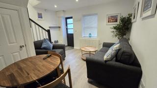 Central & Stylish, Two Bed, Two Bath - Galway - 6