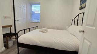 Central & Stylish, Two Bed, Two Bath - Galway - 3