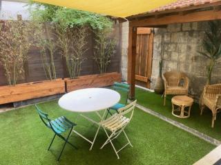 Studio avec grande cour et bassin - 0