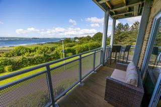 Isle View - Large Corner Balcony with Harbour Views - Poole - 2