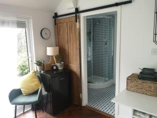Stylish apartment in Horsham with parking and own entrance - Horsham - 2