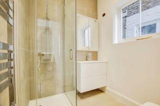 Luxury 2-Bed Flat with Garden in Hampstead Mansion - 9
