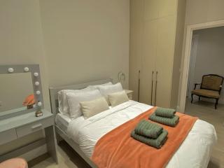 Luxury 2-Bed Flat with Garden in Hampstead Mansion - 6