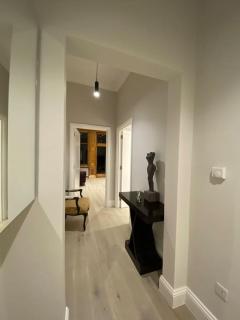 Luxury 2-Bed Flat with Garden in Hampstead Mansion - 2